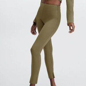 NEW with tags Fabletics Ponte Skinny Zip Split Pant